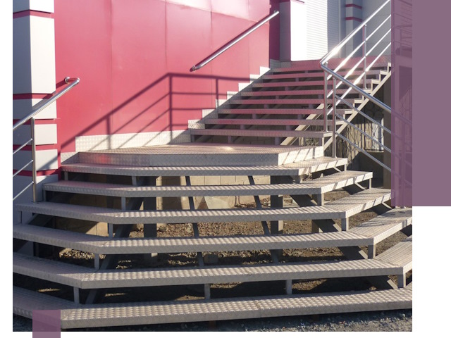 Лестницы для магазина в Павлове — изготовление и монтаж