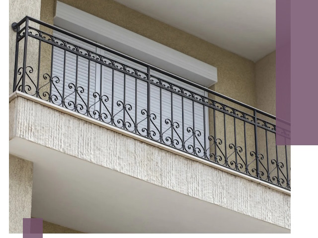 Балконные ограждения из металла и стекла в Павлове для домов