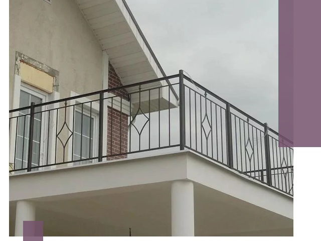 Изготовление балконных ограждений в Павлове из металла и стекла