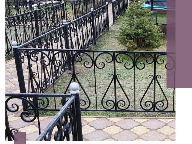 Кованые газонные ограждения под ключ в Павлове